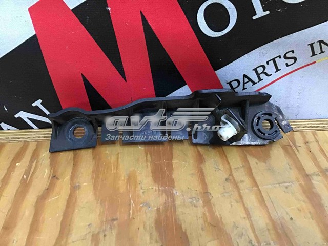 LR055883 Land Rover Кронштейн бампера переднього, правий
