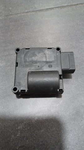 Двигун заслінки печі Bosch 0132801359 ціна, від 6.33 USD