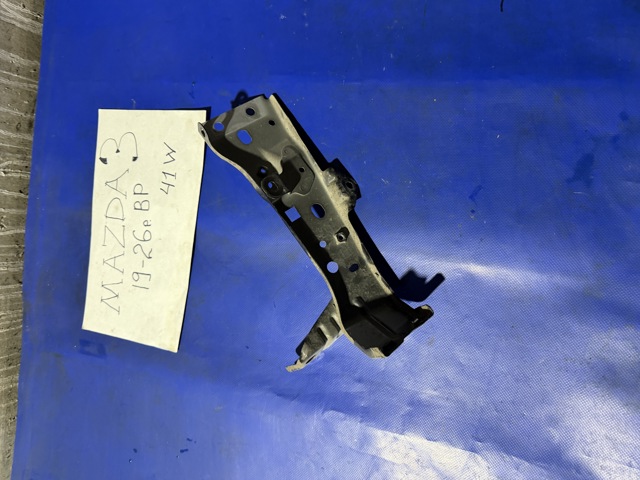 Купити BCJH52240 Mazda Кронштейн кріплення крила переднього лівого, передній