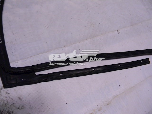 Ущільнювач двері задньої правої (на двері) Hyundai/Kia 831402H000 ціна, від 8.43 USD