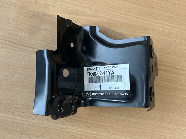 Купити KB8A51U30 Mazda Кронштейн крила заднього