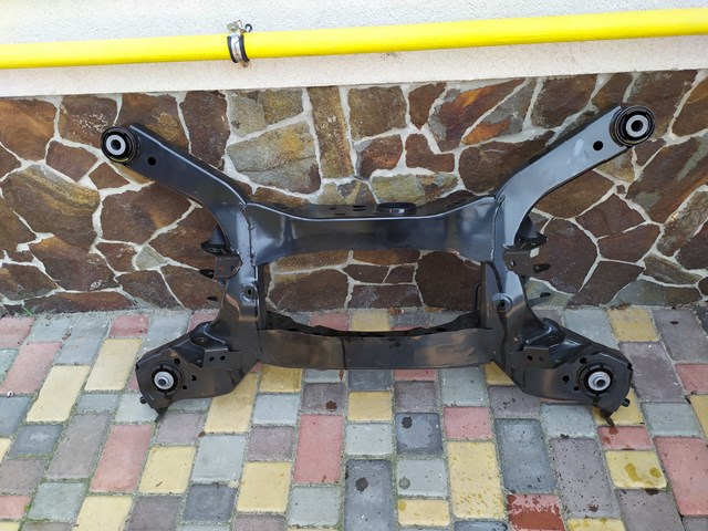 Балка задня 4100A338 Mitsubishi