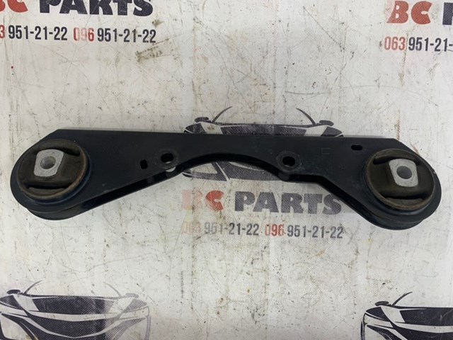 Купити 554196RC4A Nissan/Infiniti Кронштейн/траверса заднього редуктора, передня