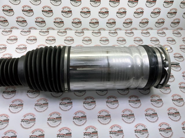 LR045833 Land Rover Ліва передня стійка