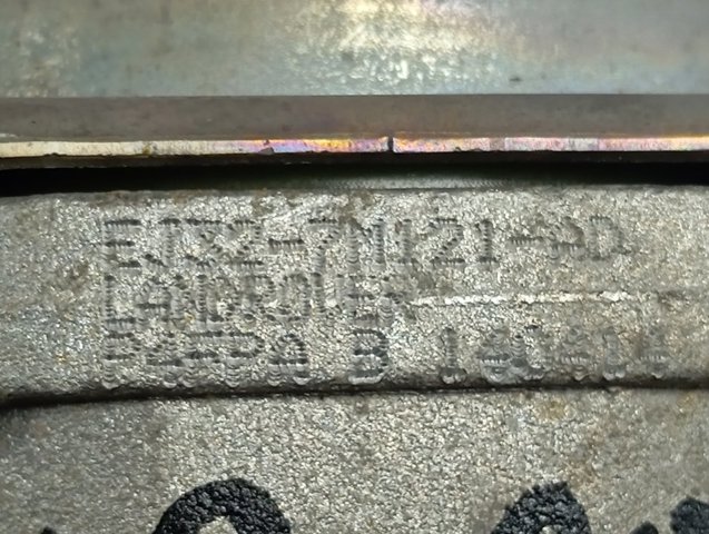 Подушка трансмісії (опора коробки передач), ліва EJ327M121AD Land Rover