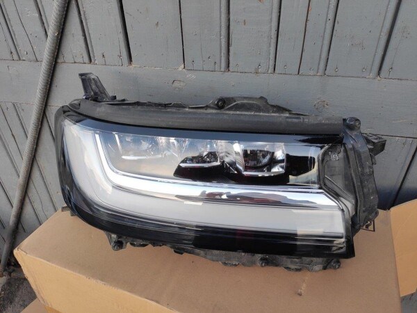 Купити 8114560Q51 Toyota Права блок фара