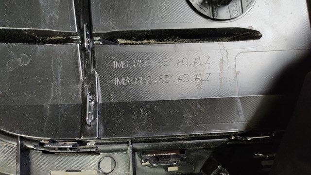 4M8853651ASRN4 VAG Решітка радіатора