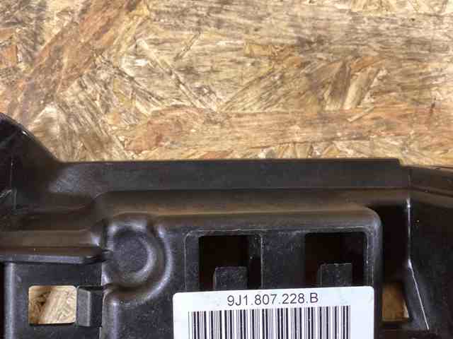 Направляюча переднього бампера, права Porsche 9J1807228B ціна, від 44.48 USD
