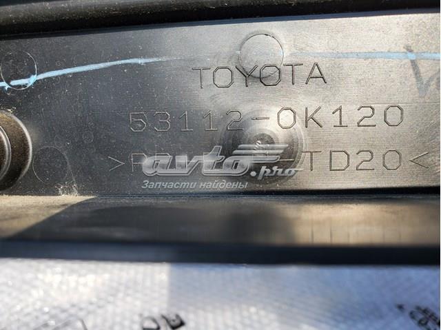 Решітка переднього бампера, центральна Toyota 531120K120