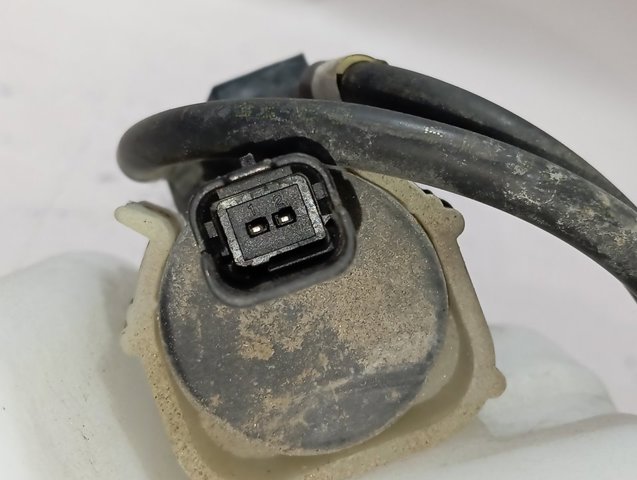 28910HV01A Nissan/Infiniti Бачок склоомивача
