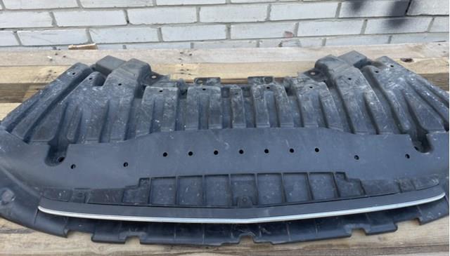 Рамка решітки радіатора Mercedes A2225200023