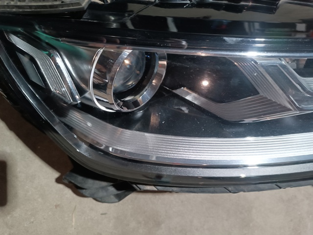 4M0941006B VAG Фара правая