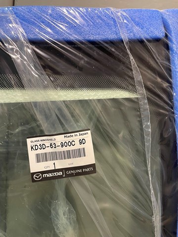 KD3D63900C9D Mazda Автомобільне скло