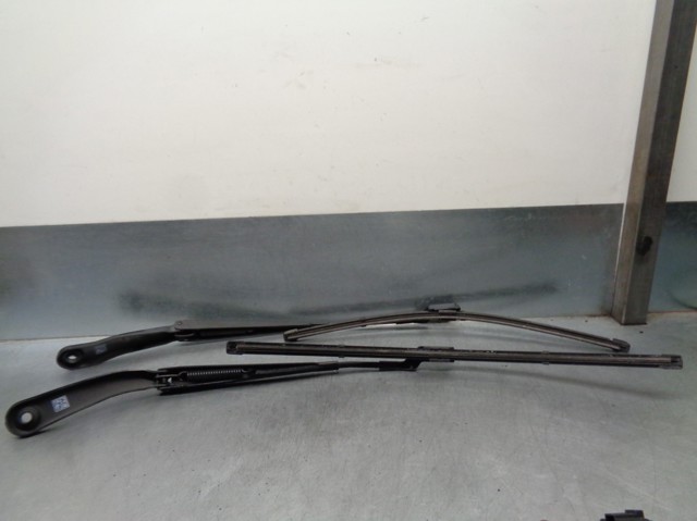 Купити LR025118 Land Rover Повідок склоочисника