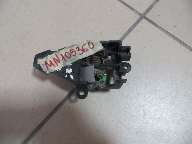 Ручка задніх дверей зовнішня Mitsubishi MN105360 ціна, від 4.44 USD
