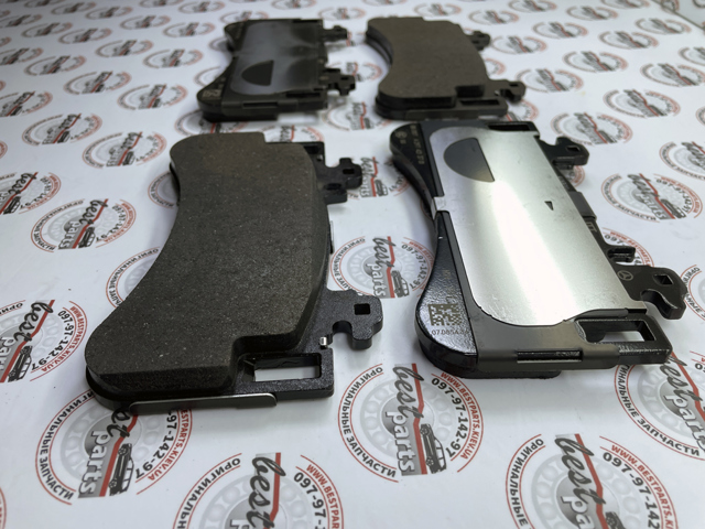 Передні тормозні колодки A0004206103 Mercedes