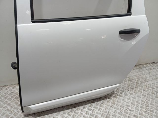 Двері пасажирськи задні ліві Renault (RVI) 821017193R