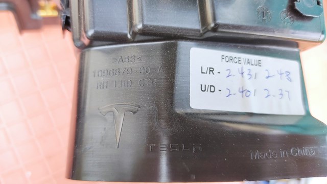 Купити 109687900A Tesla Решітка вентиляції салону на "торпедо"