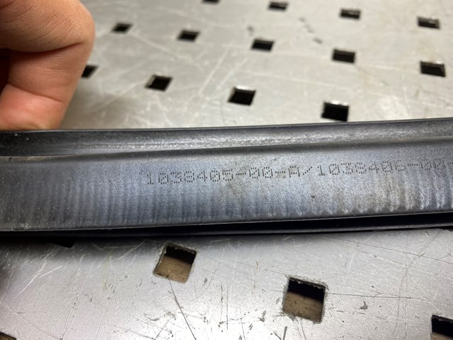 103840500A Tesla 