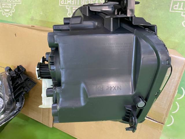 92102CW150 Hyundai/Kia Фара передня права