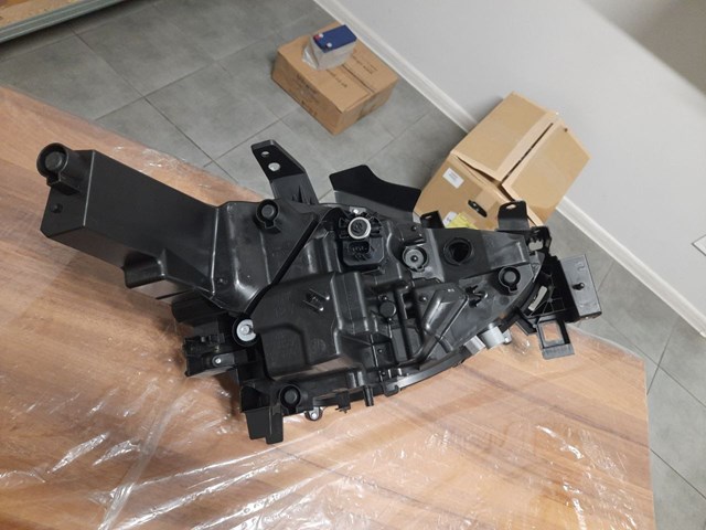 Фара ліва KB8P51041H Mazda