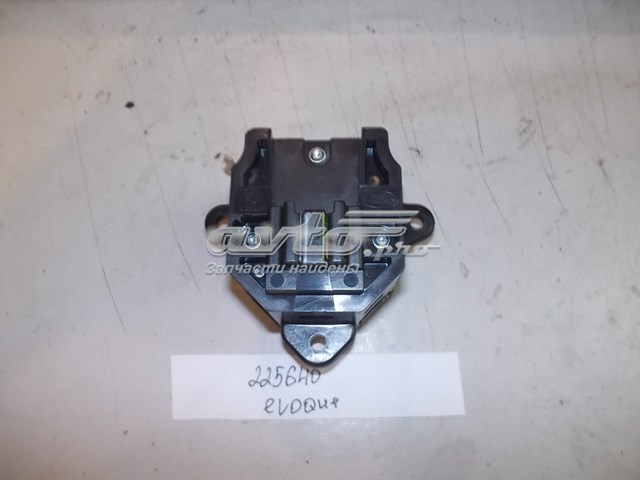  Land Rover LR025895