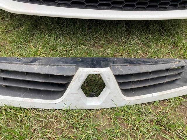 Решітка радіатора 8200150629 Renault (RVI)