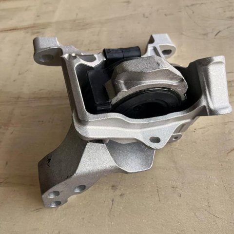K15639060 Mazda Права подушка мотора