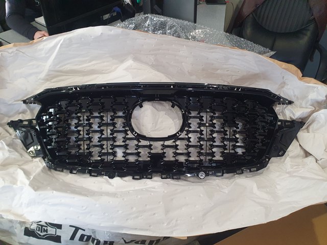 Купити KSD550710A Mazda Решітка переднього бампера