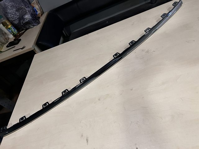 Купити 12G8538352ZZ VAG Молдинг заднього бампера, центральний