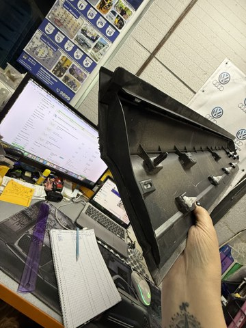 Молдинг передньої правої двері, нижній VAG 5NL854940F9B9