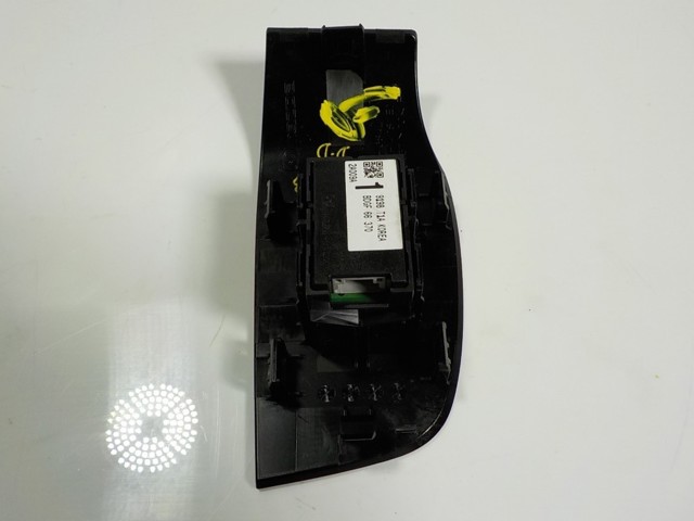 Купити BDGF66370 Mazda Кнопка вмикання двигуна склопідіймача задня