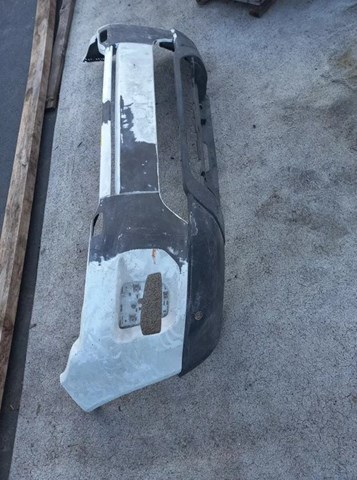 LR028262 Land Rover Бампер передній в зборі