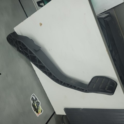 Педаль зчеплення на Volkswagen Polo III 6N2