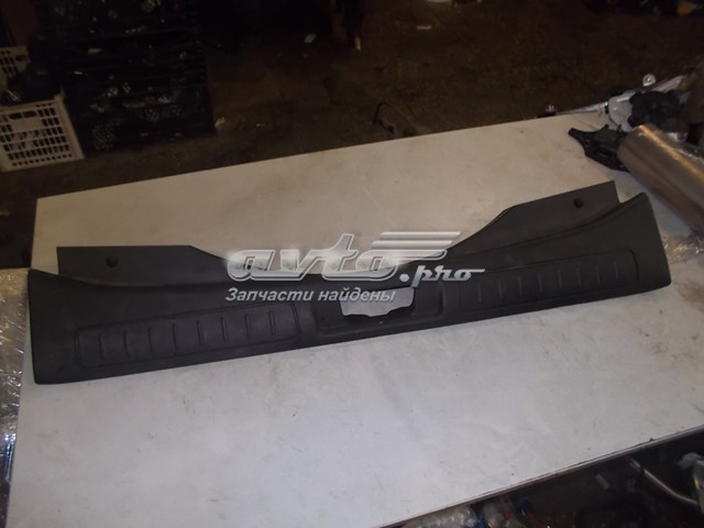 LR061563 Land Rover Накладка перегородки