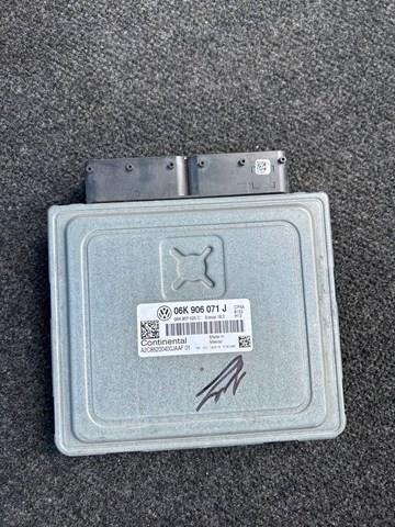 Електронний блок керування двигуном 06K906071J VAG