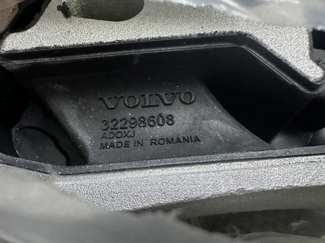 Подушка (опора) двигуна, права верхня 32298608 Volvo