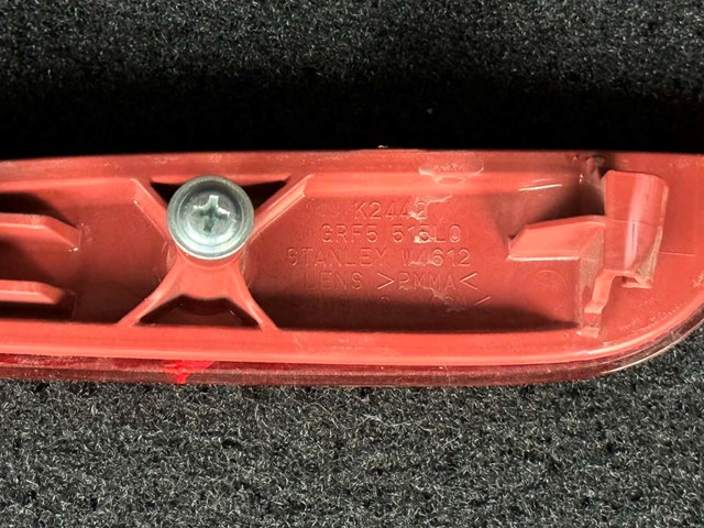Катафот (відбивач) заднього бампера, правий GRF5515L0A Mazda