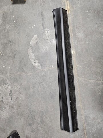 KB7W51RA0E Mazda Молдинг передніх правих дверей
