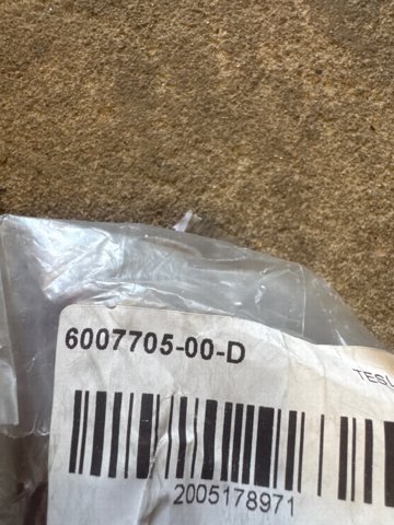 600770500D Tesla Лівий катафот бампера