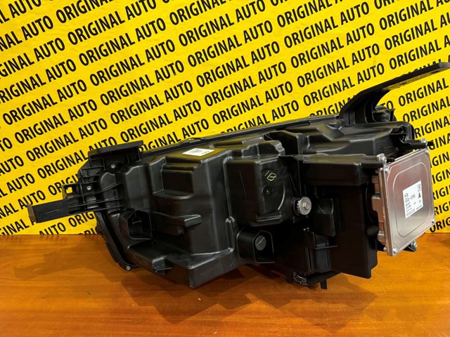VA4051030B Mazda Основна фара - вставка