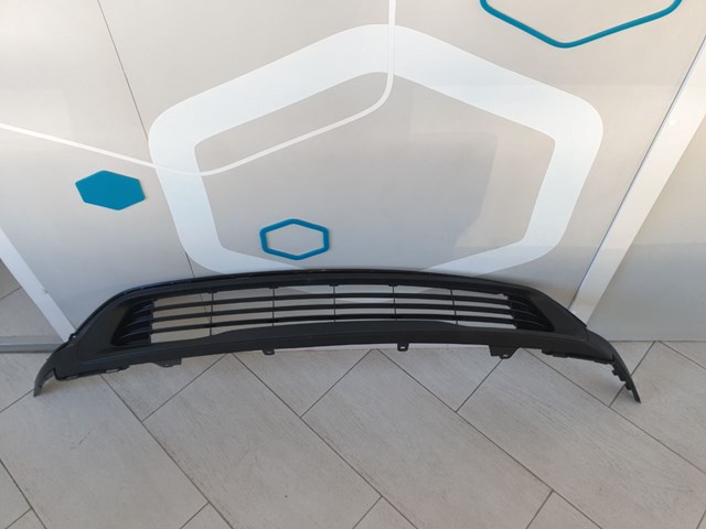5311247370 Toyota Решітка переднього бампера, центральна