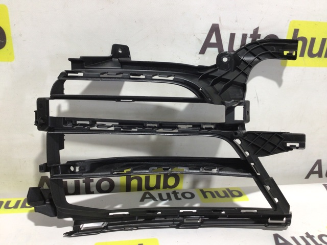 Решітка переднього бампера, права Porsche 95B807682H1E0 ціна, від 37.95 USD