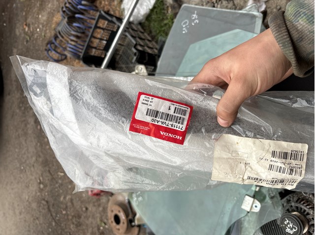 71119TVAA00 Honda Кріплення бампера переднього