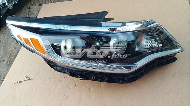Фара права 92102D4140 Hyundai/Kia