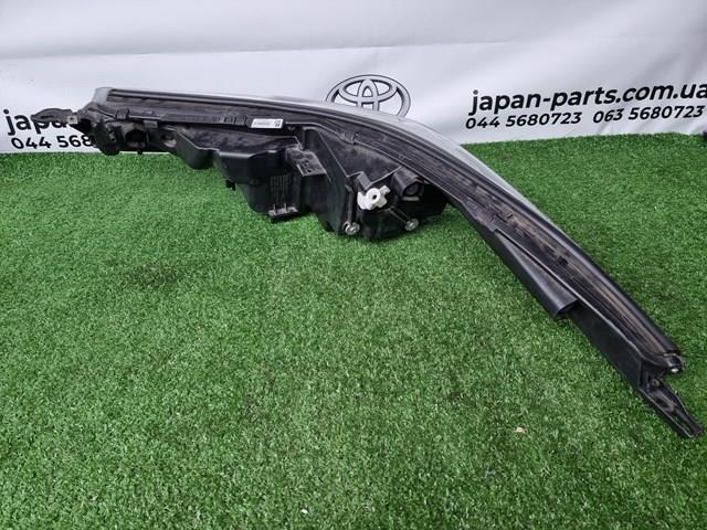 Фара передня права Toyota 81130F4070