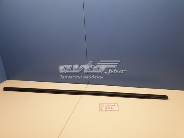 Молдинг опускного скла нижній, двері передньої, правої Nissan Qashqai +2 (J10) (Нісан Кашкай)