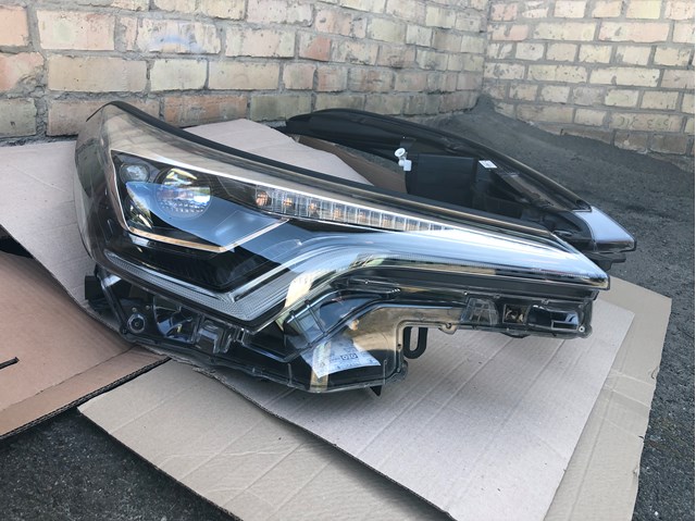 Фара правая Toyota 81110F4180 ціна, від 44.94 USD