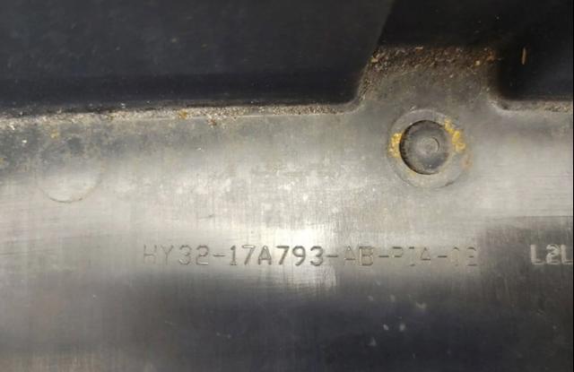 Кронштейн бампера переднього LR083117 Land Rover