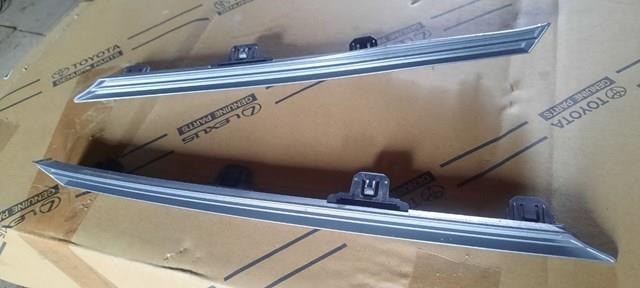 TOYOTA 5312342020 молдинг решітки радіатора, правий Toyota RAV4